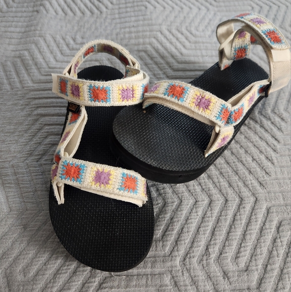 Teva Flatform Crochet Sandals - Picture 1 of 6
